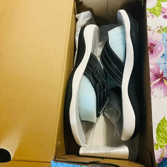 Clarks Black and White Slide Sandals Sunmaze Daisy size 7M - Picture 5 of 6